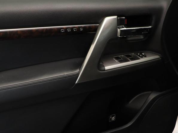 Toyota Land Cruiser 200 Series Рестайлинг 1 с пробегом 2014 года, цена 3 700 000 рублей, 273533 км, внедорожник, Автокод Объявления