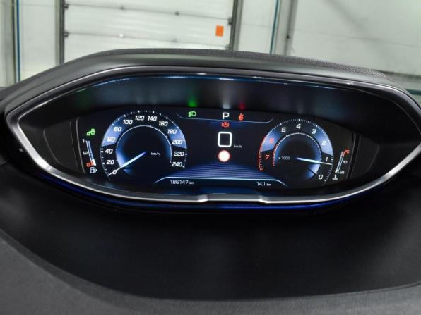 Peugeot 3008 II с пробегом 2017 года, цена 1 700 000 рублей, 186146 км, внедорожник, Автокод Объявления