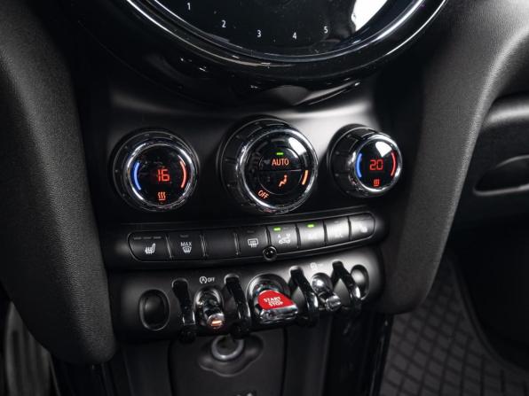 Mini Hatch III (F55/F56) с пробегом 2015 года, цена 2 180 000 рублей, 197504 км, хэтчбек, Автокод Объявления