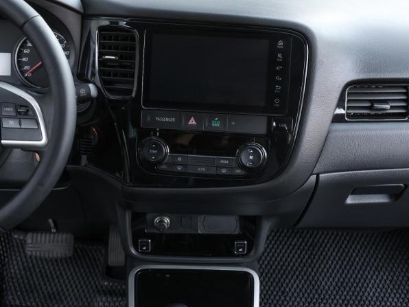 Mitsubishi Outlander III Рестайлинг 3 с пробегом 2022 года, цена 2 298 000 рублей, 47112 км, внедорожник, Автокод Объявления