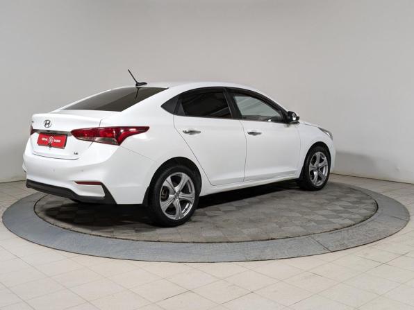 Hyundai Solaris II с пробегом 2018 года, цена 1 058 900 рублей, 194000 км, седан, Автокод Объявления