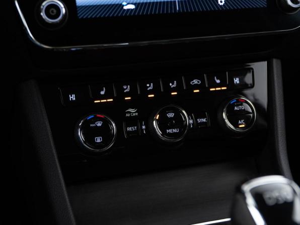 Skoda Superb III Рестайлинг с пробегом 2021 года, цена 2 050 077 рублей, 247188 км, лифтбек, Автокод Объявления