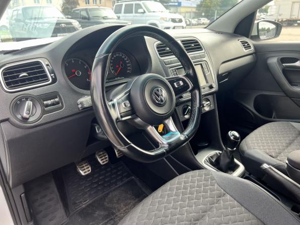 Volkswagen Polo V Рестайлинг с пробегом 2018 года, цена 1 260 000 рублей, 71000 км, седан, Автокод Объявления