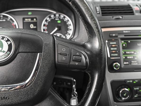 Skoda Octavia II (A5) Рестайлинг с пробегом 2011 года, цена 1 049 000 рублей, 208915 км, лифтбек, Автокод Объявления