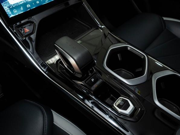 Geely Atlas II с пробегом 2024 года, цена 3 098 000 рублей, 23500 км, внедорожник, Автокод Объявления