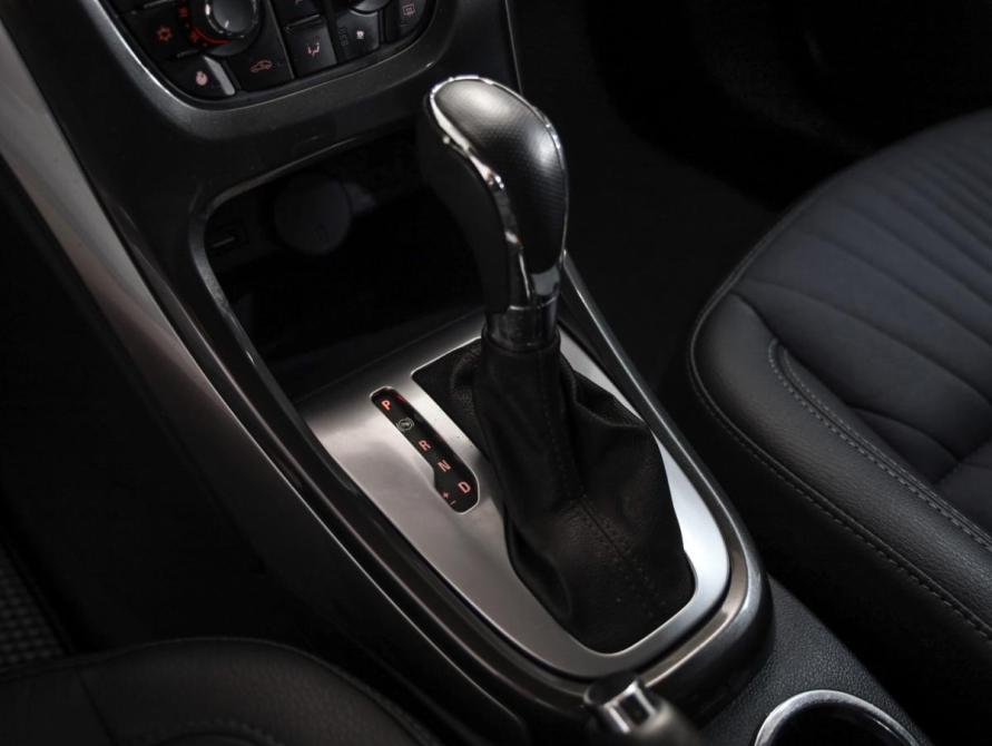 Opel Astra J Рестайлинг Санкт-Петербург  - изображение 12