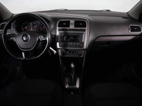 Volkswagen Polo V Рестайлинг с пробегом 2017 года, цена 1 419 000 рублей, 90401 км, седан, Автокод Объявления