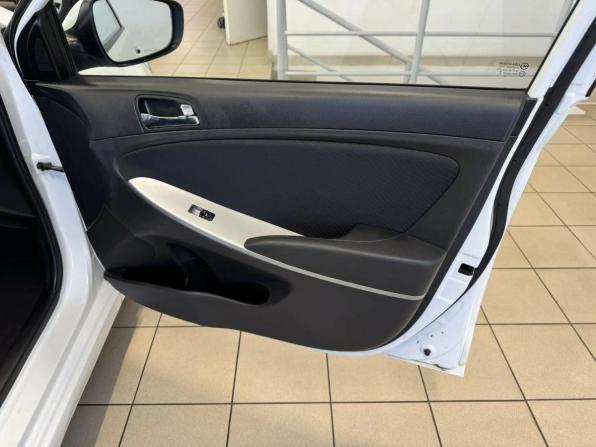 Hyundai Solaris I с пробегом 2014 года, цена 950 000 рублей, 218455 км, седан, Автокод Объявления