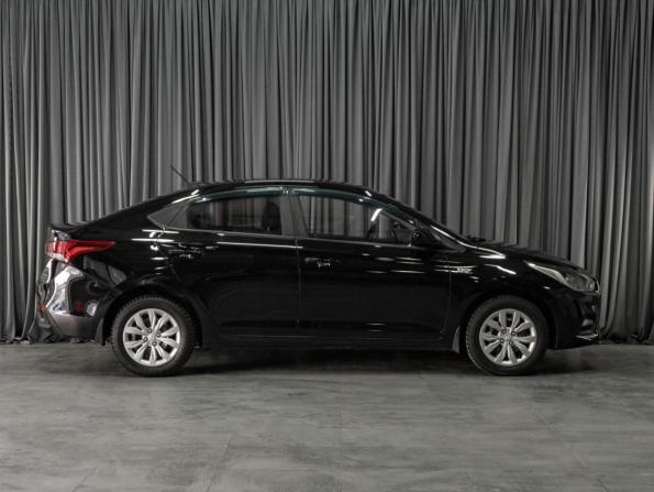 Hyundai Solaris II с пробегом 2017 года, цена 1 399 000 рублей, 84547 км, седан, Автокод Объявления