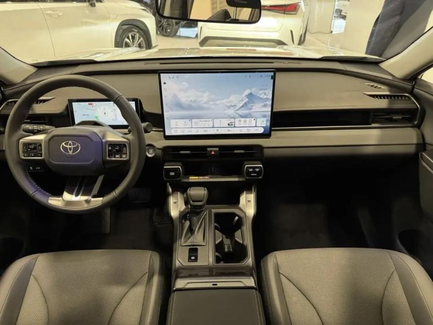 Toyota RAV4 VI (XA60) Омск  - изображение 20