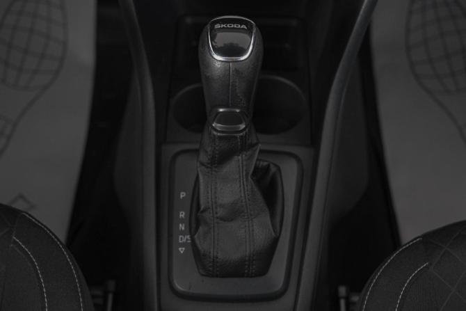 Skoda Rapid I Рестайлинг с пробегом 2018 года, цена 999 000 рублей, 333000 км, лифтбек, Автокод Объявления