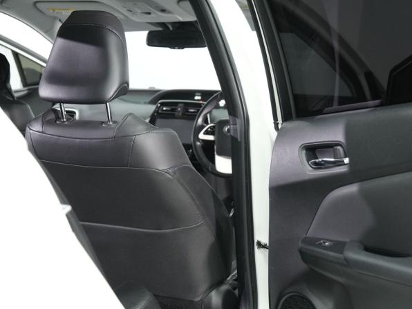 Toyota Prius IV (XW50) с пробегом 2017 года, цена 1 840 000 рублей, 140000 км, лифтбек, Автокод Объявления