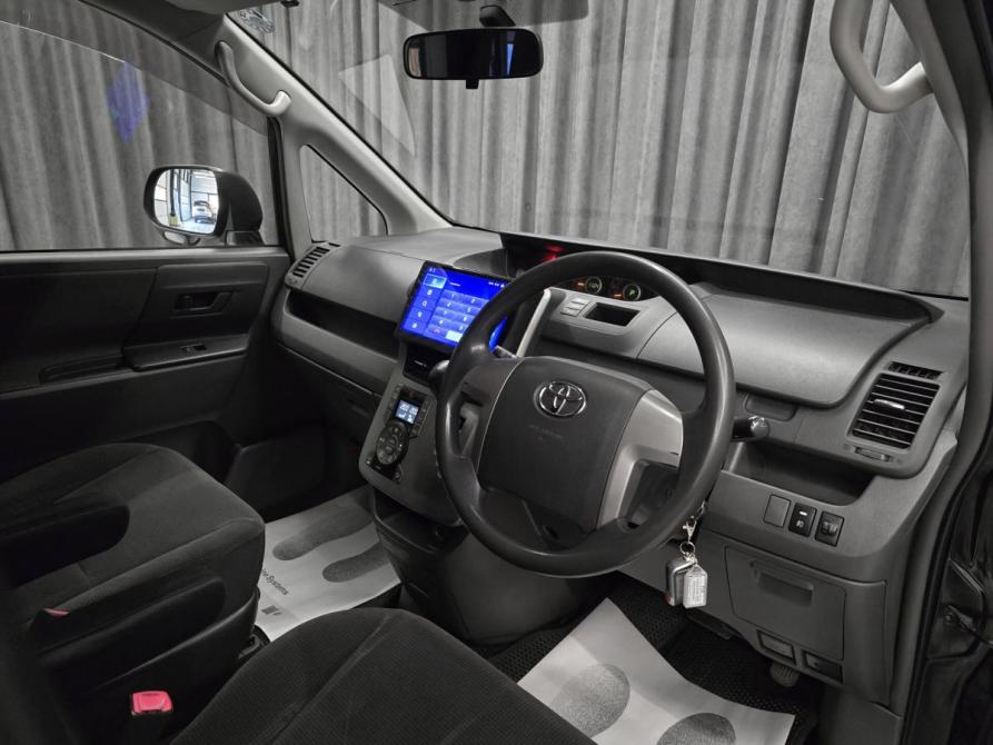 Toyota Voxy II (R70) Красноярск  - изображение 11