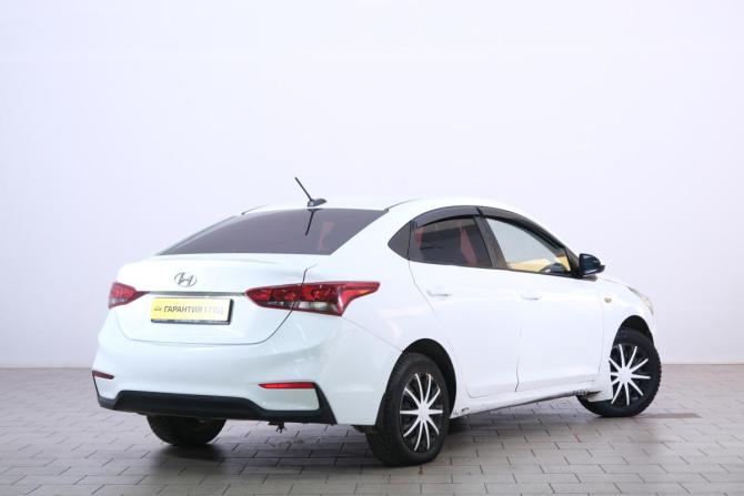 Hyundai Solaris II с пробегом 2017 года, цена 849 000 рублей, 124000 км, седан, Автокод Объявления