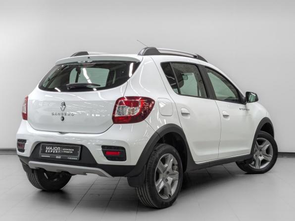 Renault Sandero II Рестайлинг с пробегом 2021 года, цена 1 359 000 рублей, 62235 км, хэтчбек, Автокод Объявления