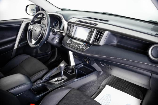 Toyota RAV4 IV (XA40) Рестайлинг с пробегом 2017 года, цена 2 159 000 рублей, 210000 км, внедорожник, Автокод Объявления