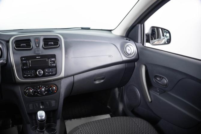 Renault Sandero II Рестайлинг с пробегом 2022 года, цена 1 649 000 рублей, 44217 км, хэтчбек, Автокод Объявления