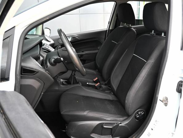 Ford Fiesta Mk6 Рестайлинг с пробегом 2018 года, цена 779 000 рублей, 124568 км, седан, Автокод Объявления