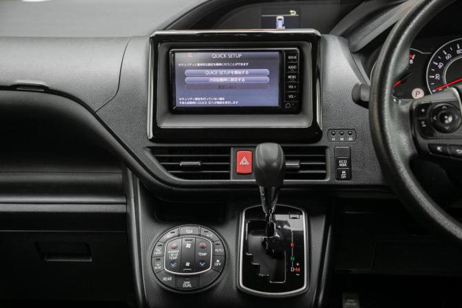Toyota Noah III (R80) Рестайлинг с пробегом 2018 года, цена 1 987 000 рублей, 128600 км, минивэн, Автокод Объявления
