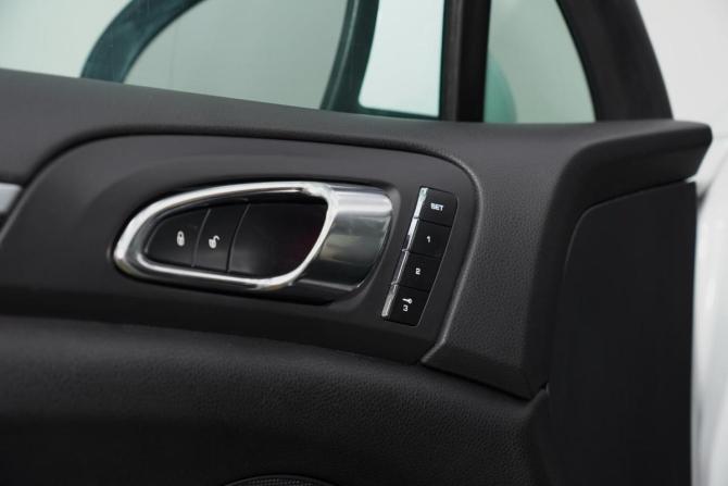 Porsche Cayenne II (958) с пробегом 2013 года, цена 2 499 000 рублей, 136000 км, внедорожник, Автокод Объявления