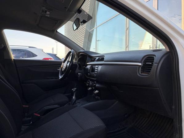 Kia Rio IV с пробегом 2019 года, цена 1 390 000 рублей, 111702 км, седан, Автокод Объявления