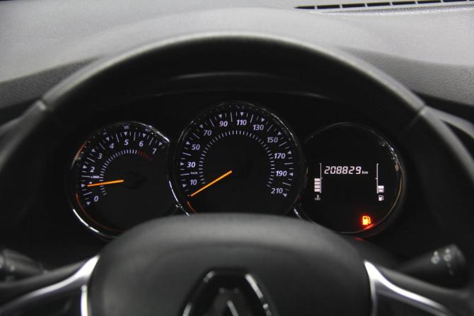 Renault Logan II Рестайлинг с пробегом 2021 года, цена 1 027 000 рублей, 208826 км, седан, Автокод Объявления