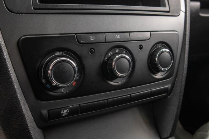 Skoda Octavia II (A5) Рестайлинг с пробегом 2009 года, цена 729 000 рублей, 202000 км, лифтбек, Автокод Объявления