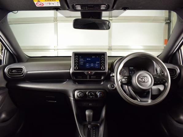 Toyota Yaris IV с пробегом 2021 года, цена 1 145 995 рублей, 81088 км, хэтчбек, Автокод Объявления