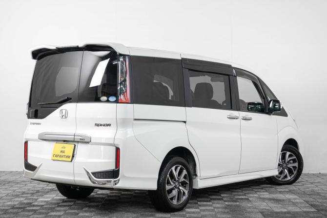 Honda Stepwgn V с пробегом 2016 года, цена 1 849 000 рублей, 117000 км, минивэн, Автокод Объявления