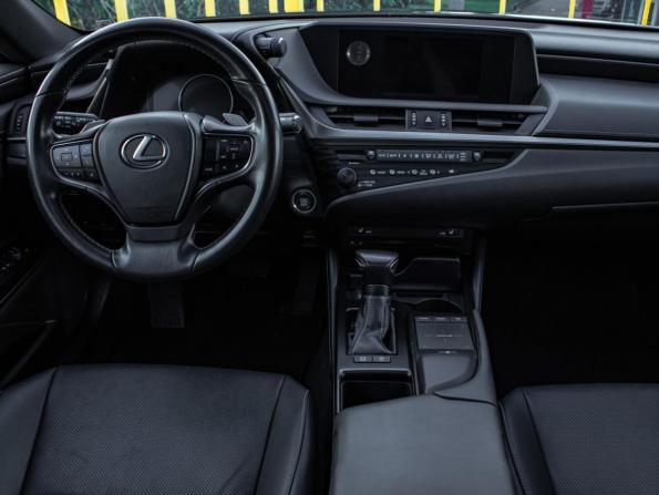 Lexus ES VII с пробегом 2019 года, цена 2 798 000 рублей, 120923 км, седан, Автокод Объявления
