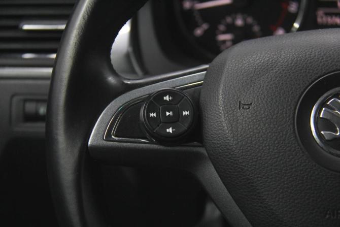 Skoda Rapid I с пробегом 2015 года, цена 1 028 000 рублей, 173000 км, лифтбек, Автокод Объявления