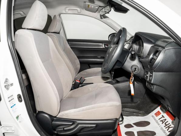 Toyota Corolla XI (E160 E170) Рестайлинг 2 с пробегом 2017 года, цена 999 500 рублей, 161100 км, седан, Автокод Объявления