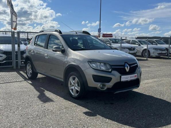 Renault Sandero II с пробегом 2017 года, цена 854 838 рублей, 154591 км, хэтчбек, Автокод Объявления