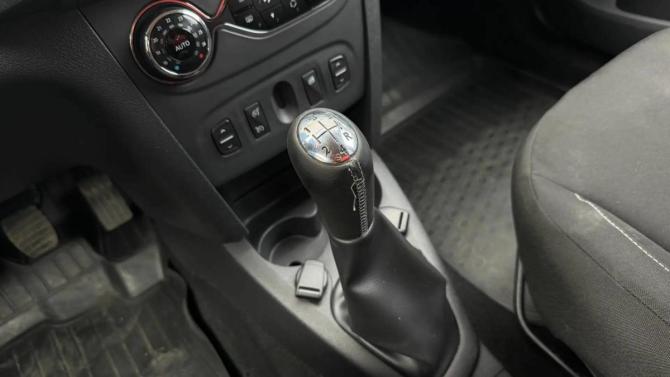 Renault Sandero II с пробегом 2016 года, цена 850 000 рублей, 132776 км, хэтчбек, Автокод Объявления