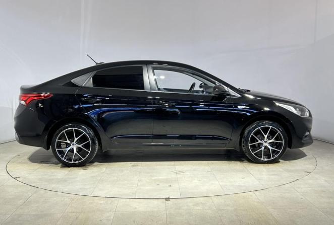 Hyundai Solaris II с пробегом 2018 года, цена 1 300 000 рублей, 132742 км, седан, Автокод Объявления