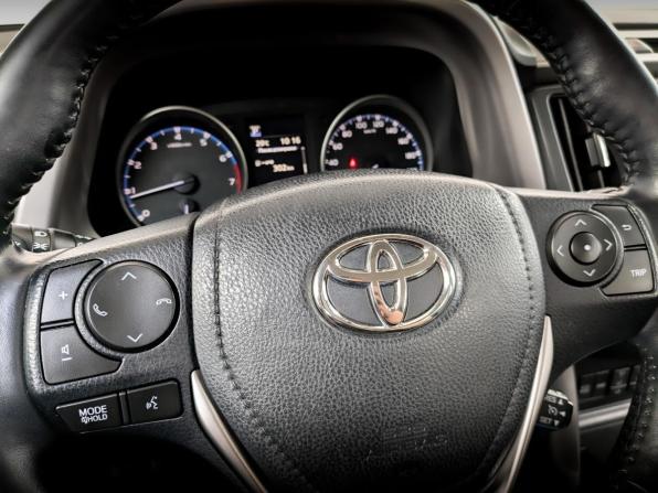 Toyota RAV4 IV (XA40) Рестайлинг с пробегом 2018 года, цена 2 160 000 рублей, 193978 км, внедорожник, Автокод Объявления