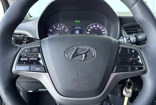 Hyundai Solaris II с пробегом 2018 года, цена 849 000 рублей, 161734 км, седан, Автокод Объявления