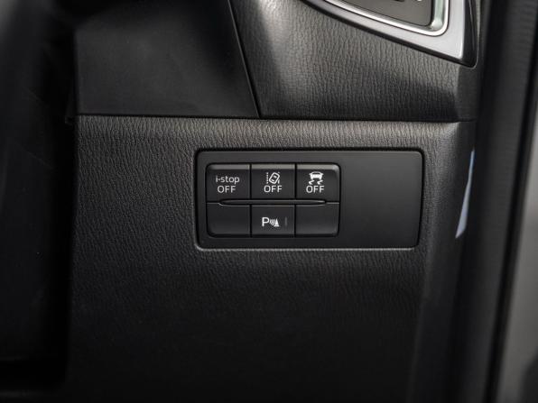Mazda Axela III Рестайлинг с пробегом 2017 года, цена 1 330 000 рублей, 121461 км, седан, Автокод Объявления