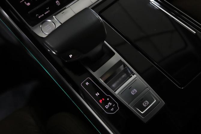 Audi A8 IV (D5) с пробегом 2019 года, цена 4 988 000 рублей, 63428 км, седан, Автокод Объявления