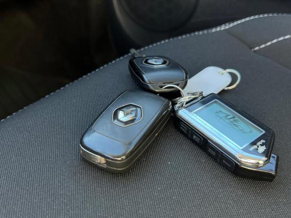 Renault Sandero II Рестайлинг с пробегом 2021 года, цена 1 330 000 рублей, 61114 км, хэтчбек, Автокод Объявления