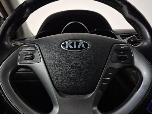 Kia Rio III Рестайлинг с пробегом 2016 года, цена 695 000 рублей, 277699 км, седан, Автокод Объявления