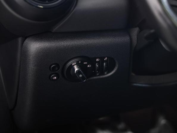 Mini Hatch III (F55/F56) Рестайлинг 2 с пробегом 2021 года, цена 2 339 000 рублей, 70681 км, хэтчбек, Автокод Объявления