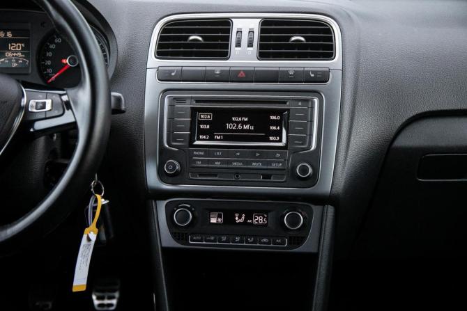 Volkswagen Polo V Рестайлинг с пробегом 2017 года, цена 1 055 000 рублей, 106000 км, седан, Автокод Объявления