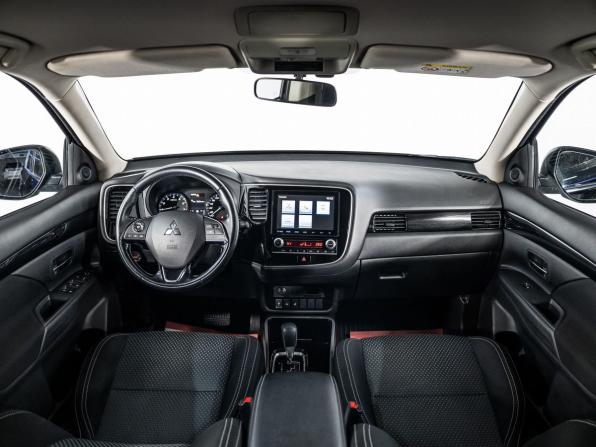 Mitsubishi Outlander III Рестайлинг 3 с пробегом 2020 года, цена 2 400 500 рублей, 49770 км, внедорожник, Автокод Объявления
