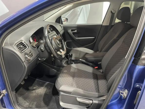 Volkswagen Polo V Рестайлинг с пробегом 2018 года, цена 970 000 рублей, 102000 км, седан, Автокод Объявления