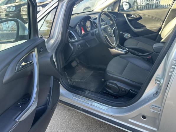 Opel Astra J Рестайлинг с пробегом 2013 года, цена 799 000 рублей, 135027 км, седан, Автокод Объявления