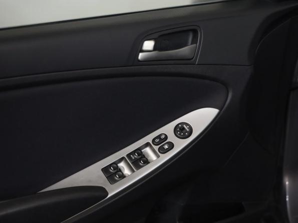 Hyundai Solaris I Рестайлинг с пробегом 2015 года, цена 1 219 000 рублей, 51033 км, седан, Автокод Объявления