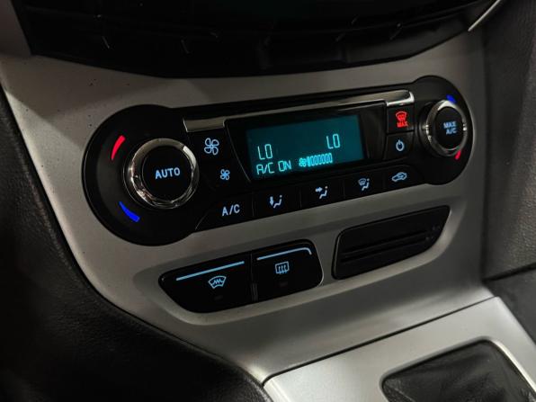 Ford Focus III с пробегом 2012 года, цена 570 000 рублей, 262229 км, хэтчбек, Автокод Объявления
