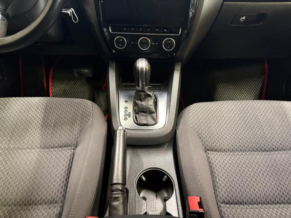 Volkswagen Jetta VI с пробегом 2012 года, цена 1 050 000 рублей, 236000 км, седан, Автокод Объявления