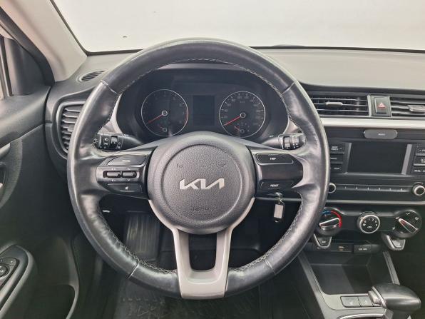 Kia Rio IV Рестайлинг с пробегом 2021 года, цена 1 555 000 рублей, 128000 км, седан, Автокод Объявления